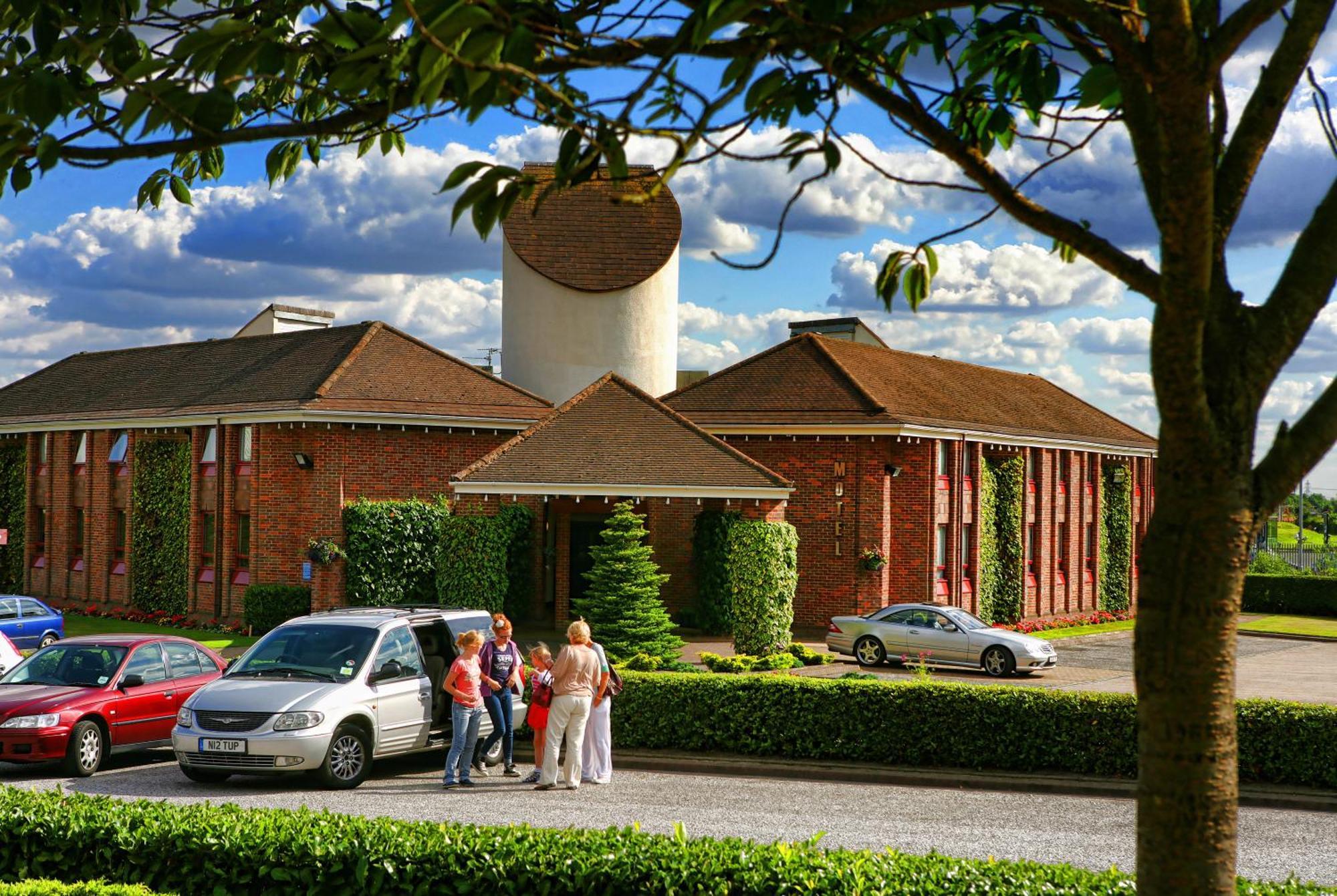 Damon'S Hotel Lincoln Exterior photo